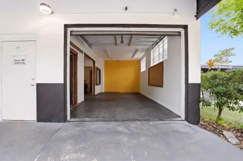 Specialty Retail Suite with Private Bath