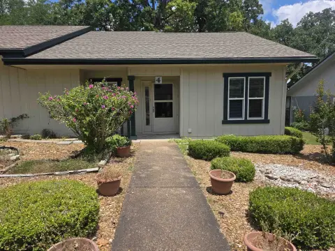 Townhouse Duplex with Back Deck