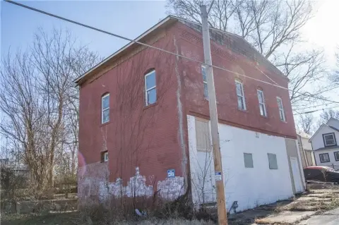 Two-Story Live-Work Space