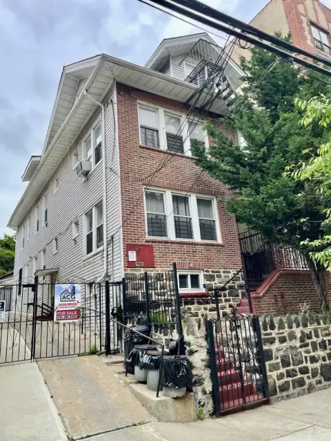 Spacious Detached Multi-Family House