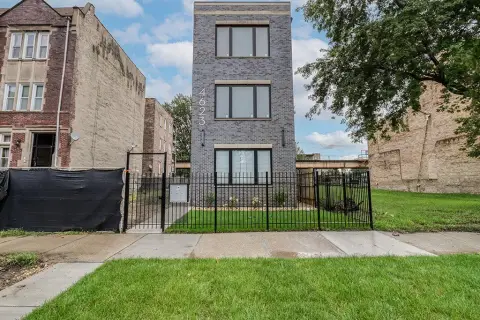 3-Unit Triplex with Garage