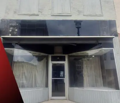 Retail/Office Space in Freeport, IL