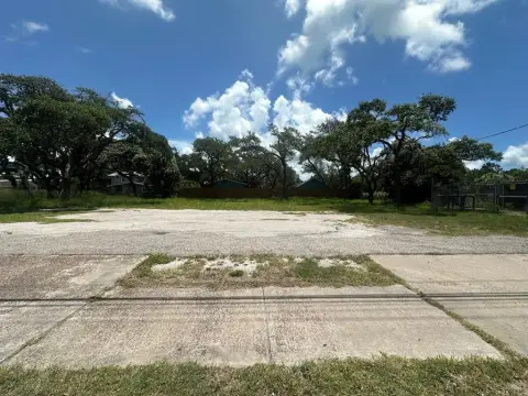 Commercial Lot in Central Location