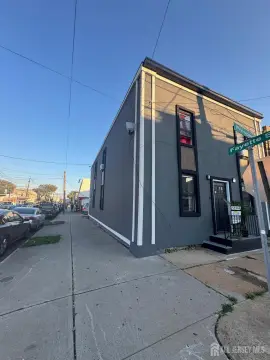 Mixed-Use Property with Restaurant