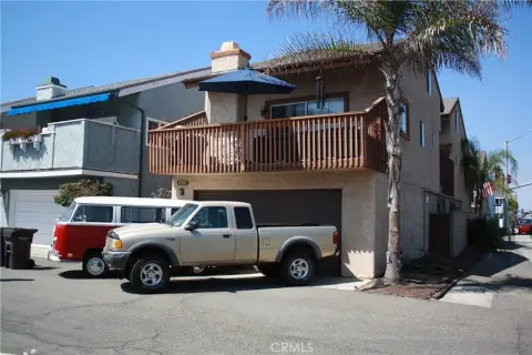 Two-Unit Duplex with Three-Story Layout