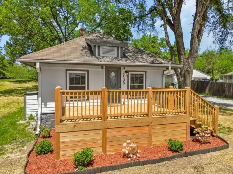 Remodeled Duplex on 1.5 Acres