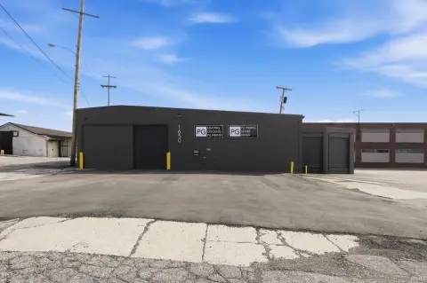 Warehouse With Off-Street Parking