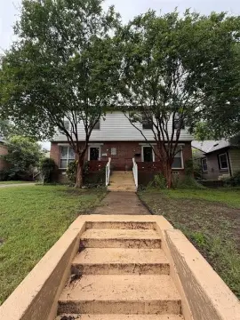 Duplex in North Oak Cliff