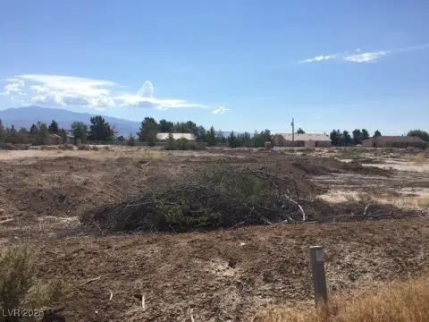 Pahrump Land with Mountain Views