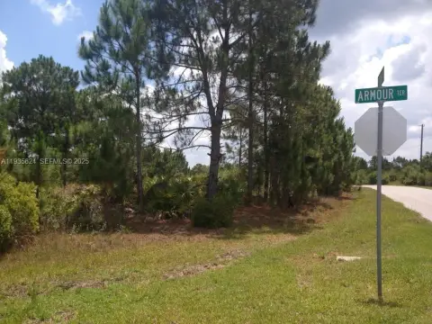 Residential Land in Sarasota, FL