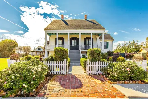 Historic Bayou Lafourche Commercial Estate