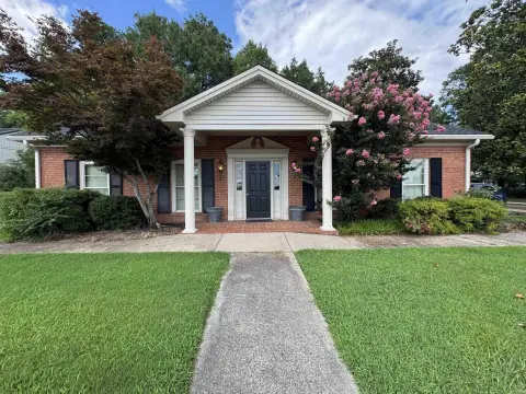 Medical Office Building on Corner Lot