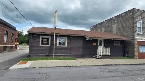 Bar & Pub Building with Basement
