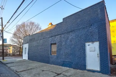 Corner Lot Commercial Building Newark