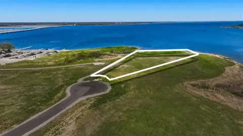 Waterfront Land on Bois d’Arc