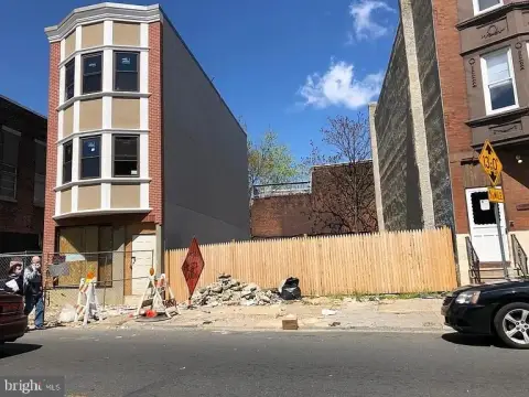 Land on Frankford Avenue