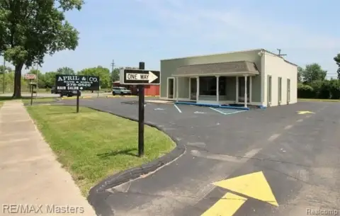 Updated Commercial Property in Rockwood