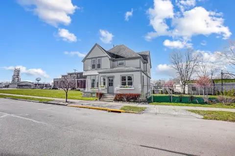 Renovated Vintage Home in Downtown Troy