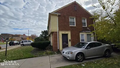 Detroit Duplex Near Hospital
