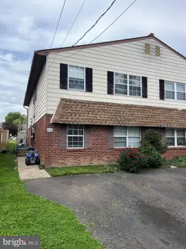 Twin Ranchplex Duplex with Separate Utilities