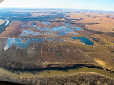 Erie, KS Riverfront Hunting Paradise