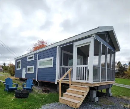 Mobile Home Lakeside Retreat