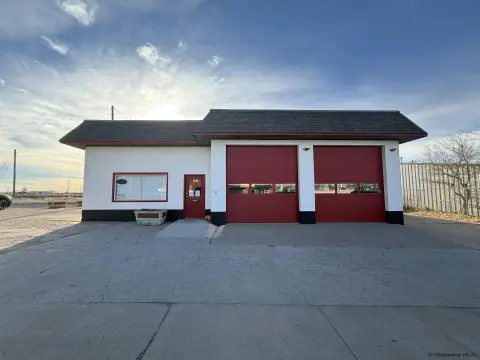 Cheyenne Commercial Property with Car Storage