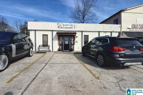 Commercial Building in High Traffic