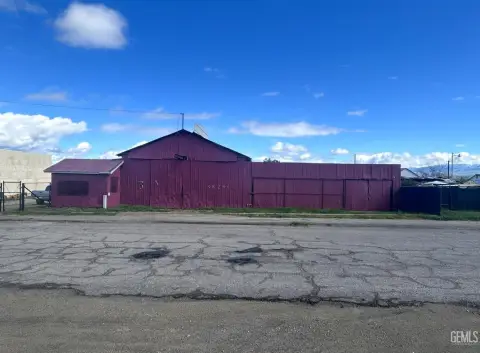 Commercial Property with Shop and Yard