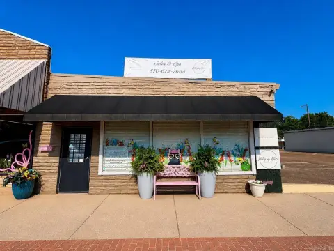 Salon-Ready Commercial Building
