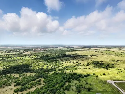 Residential Land in Itasca, TX