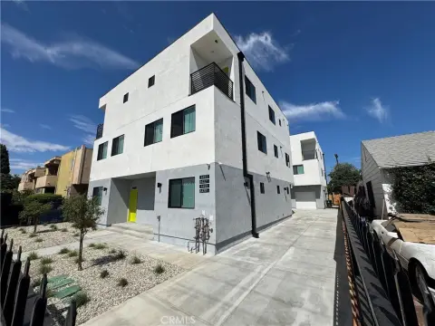 Tri-Level Fourplex with Garages