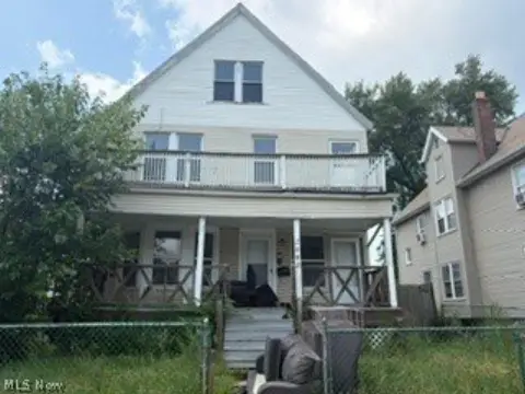 6-Bedroom Duplex with Balcony