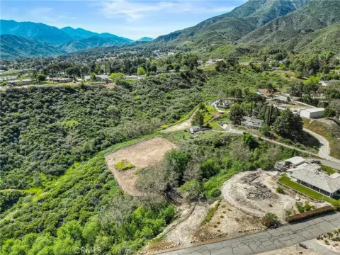2.45 Acres in Devore Hills