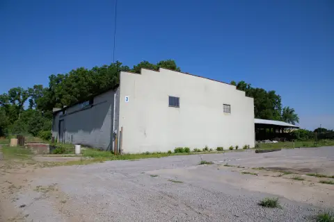 Light Industrial Warehouse with Mezzanine