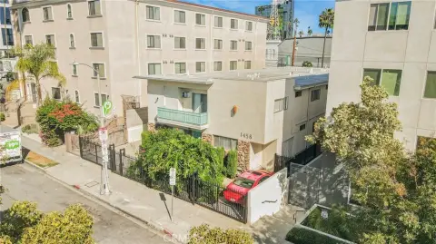 Mid-Century Modern 7-Unit Apartment