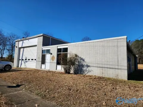Gadsden Commercial Renovation Opportunity