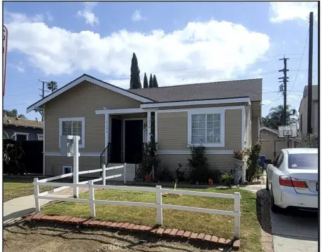Long Beach Triplex with Garages