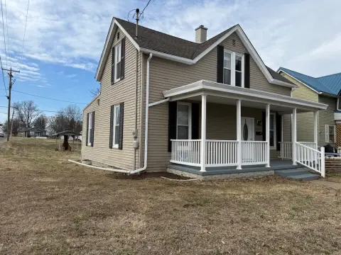 Charming Farmhouse with Modern Updates