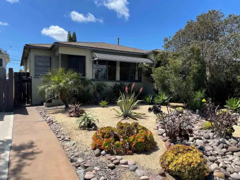 Duplex with Detached Cottage