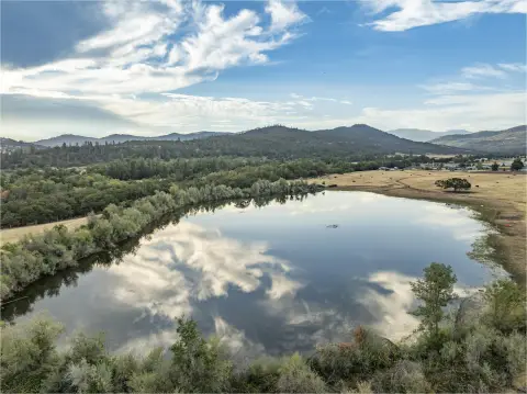 Rogue Valley Ranch with Reservoir