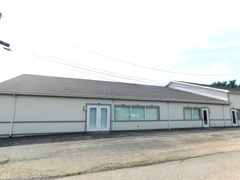 Split Flex Retail/Manufacturing Building