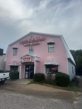 Commercial Building with Living Quarters