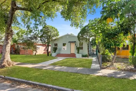 Remodeled Duplex Near Downtown Hollywood