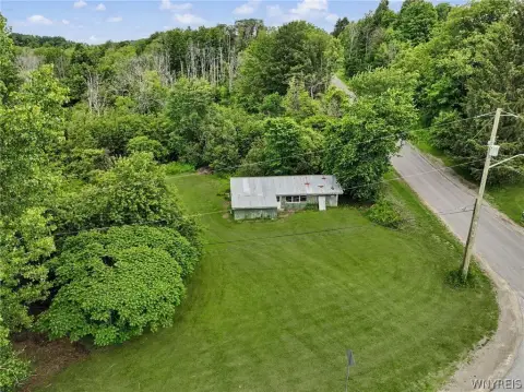 Recreation Land with Outbuilding