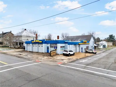 Versatile Commercial Building in Carrollton