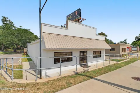 Commercial Storefront with Dual Entrances