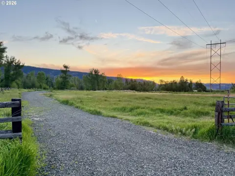 Picturesque Land with Mountain Views