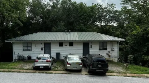 Berryville Duplex: Investment Opportunity