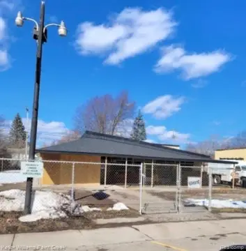 Redford Commercial Gem on Corner